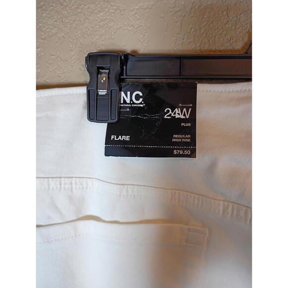 I.N.C. INTERNATIONAL CONCEPTS PLUS SIZE PULL-ON FLARE JEANS BRIGHT WHITE 24W - Picture 5 of 6